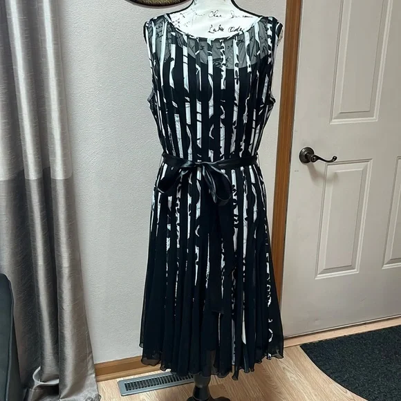 S.L. Fashions | Dresses | S L Fashion Macys Sleeveless Midi Lined Dress |  Poshmark
